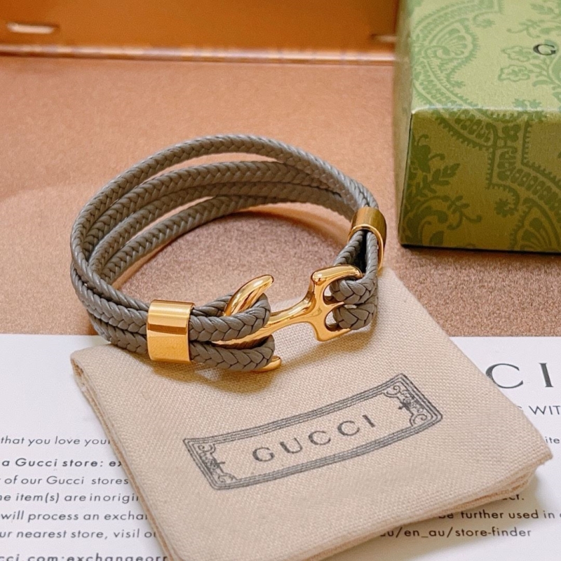 G*u*i bracelets